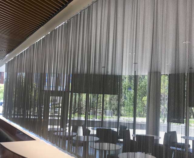 Metal mesh curtain weaving and characteristics