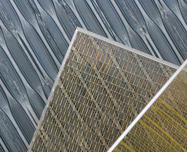 Laminated glass metal mesh