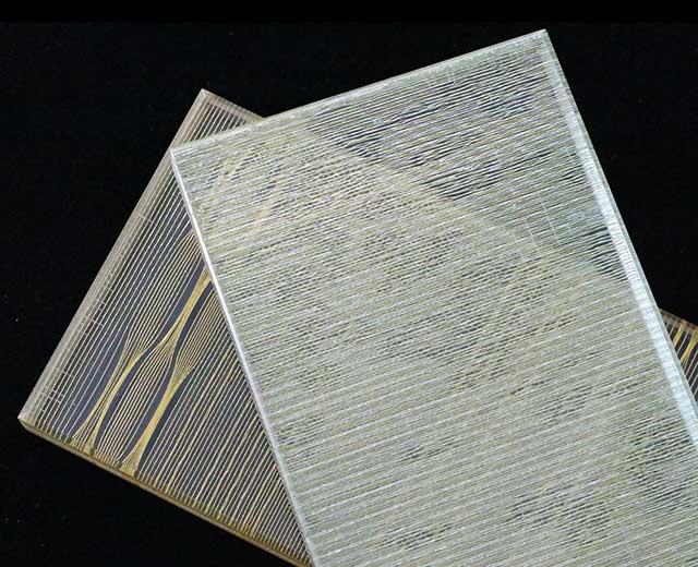 Laminated glass metal mesh