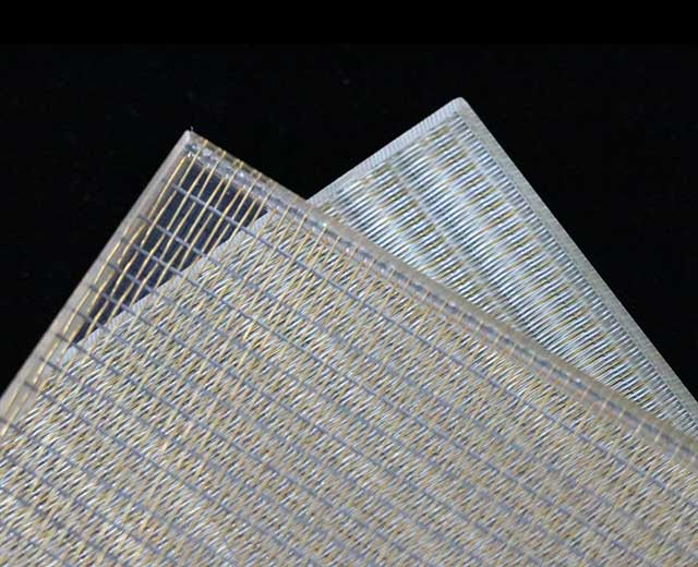 Laminated glass metal mesh