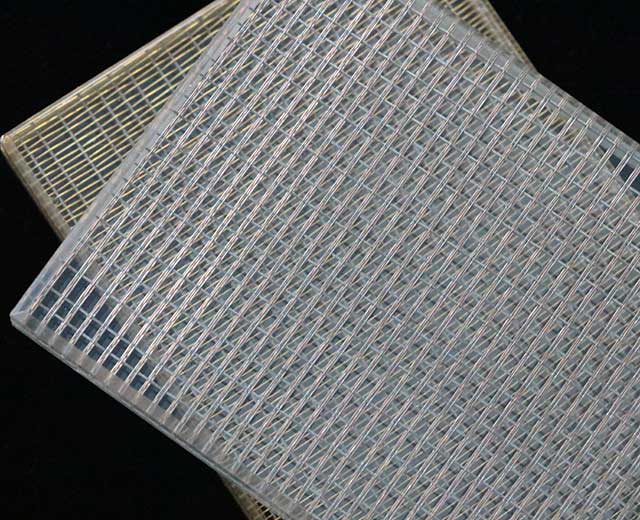 Laminated glass metal mesh