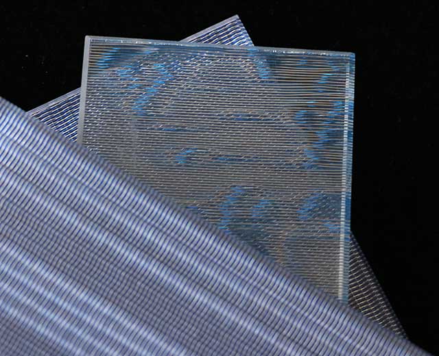 Laminated glass metal mesh