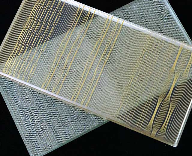 Laminated glass metal mesh