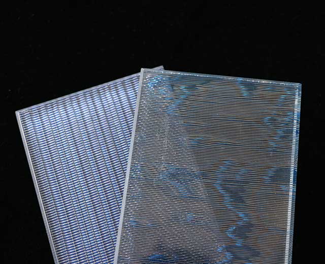 Laminated glass metal mesh