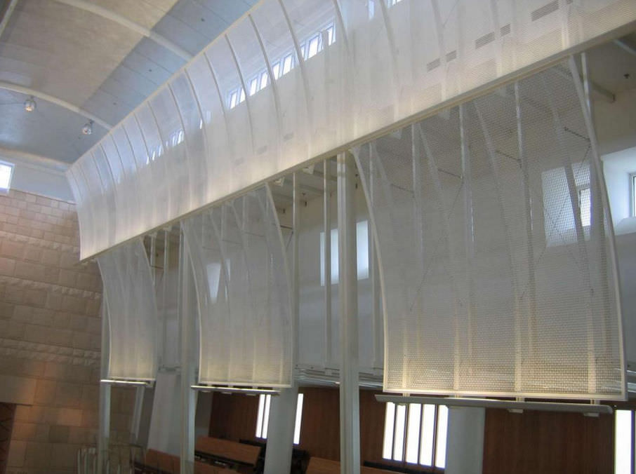 Where are the advantages of metal mesh curtains?