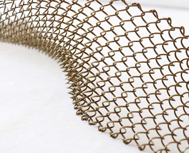 What are the characteristics of metal decorative mesh curtai