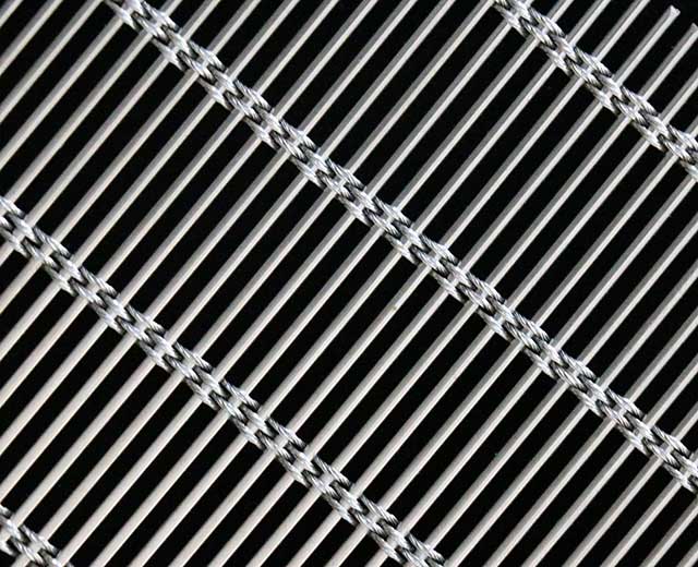 Features of the woven metal mesh