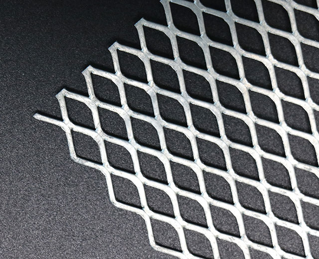 Expanded decorative metal mesh