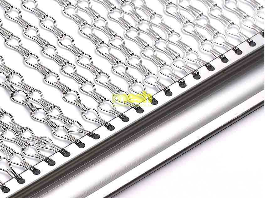 What installation methods are used for Chain Link Curtain