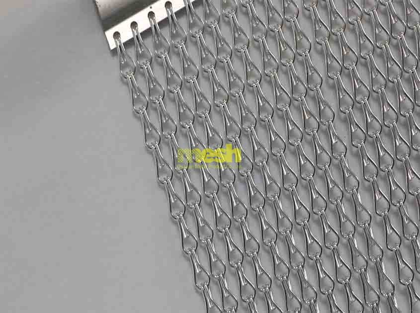 What are the considerations when using Chain Link Curtain in high-traffic areas