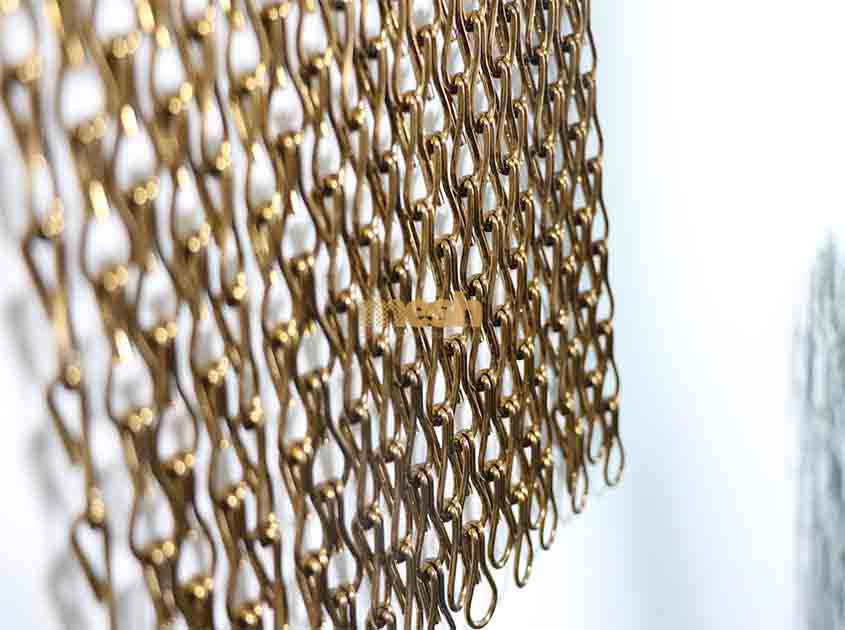 Chain Link Curtain: Balancing Privacy and Ventilation in Open Spaces