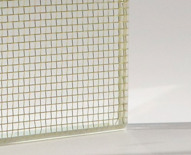 Laminated glass metal mesh