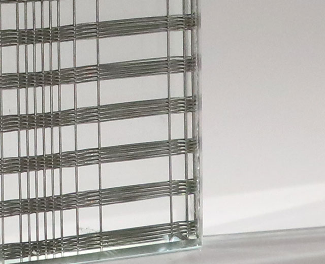 Laminated glass metal mesh