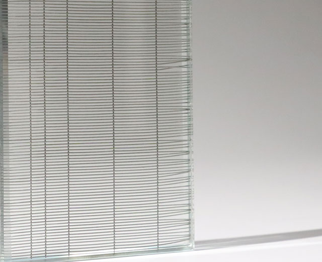 Laminated glass metal mesh